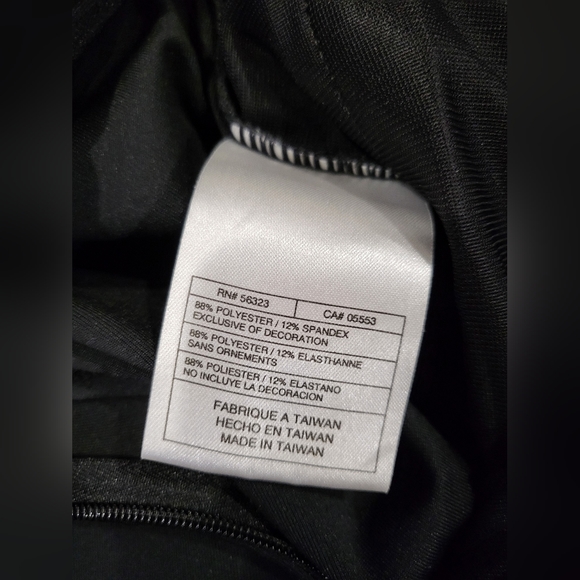 🖤 SOLD ON DEPOP 🖤Nike High Rise Zip Front Small Zip Pocket Straight Pant - Picture 7 of 10